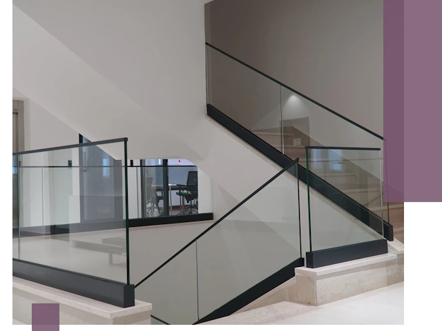 Стеклянные перила премиум-класса с установкой в Стрежевом