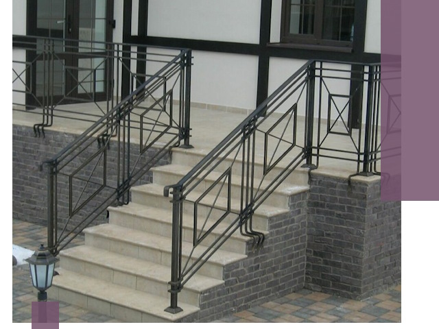 Перила для крыльца в Стрежевом — монтаж, изготовление и установка