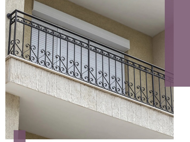 Балконные ограждения из металла и стекла в Стрежевом для домов