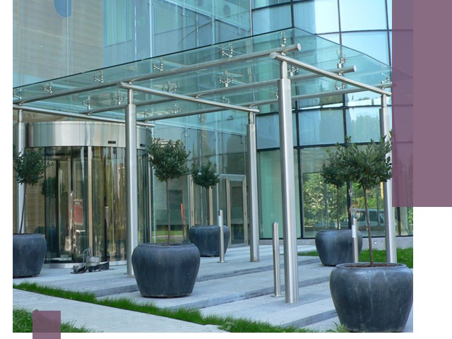 Навесы из стекла на заказ в Стрежевом — монтаж и установка