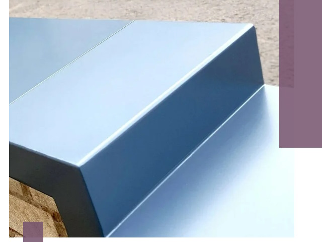 Крышки на парапет в Стрежевом: изготовление и монтаж под ключ