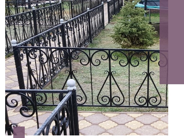 Кованые газонные ограждения под ключ в Стрежевом